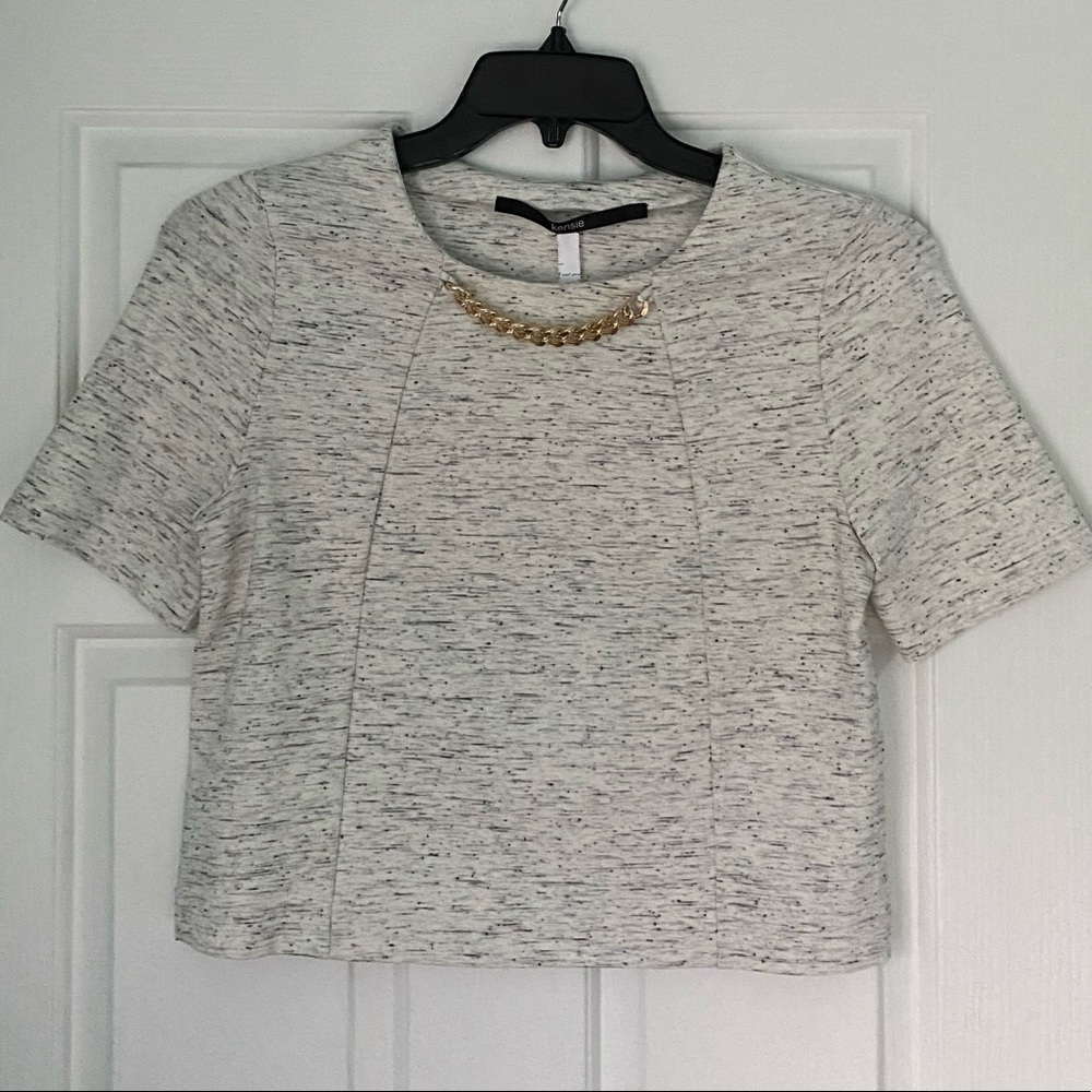 NWOT kensie marble cream grey top w gold chain
